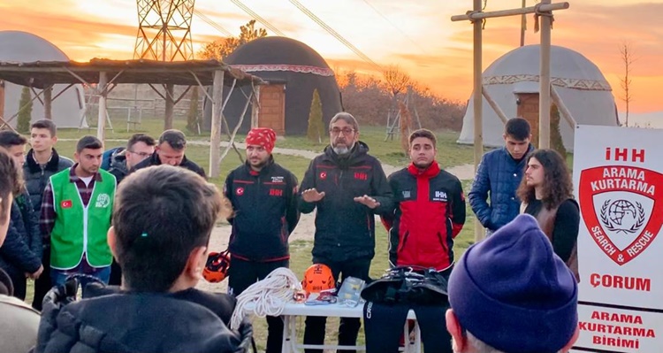 İHH  Çorumlu Obasında Gençlik Kampı Düzenledi