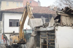 Tehlike Arz Eden Metruk Bina Yıkıldı