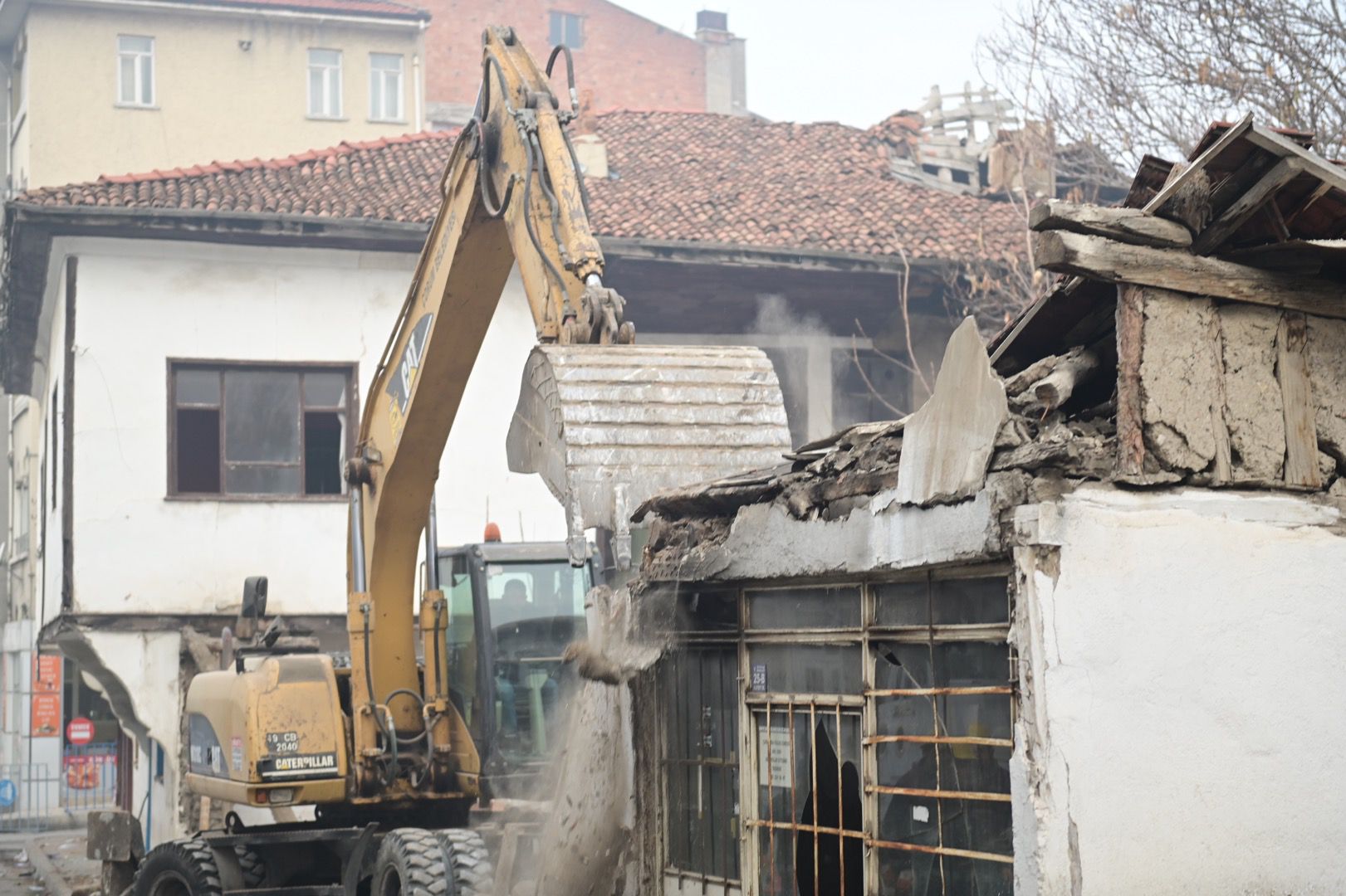Tehlike Arz Eden Metruk Bina Yıkıldı