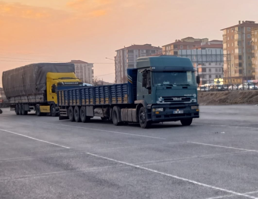 Pazartesi Pazarı Kamyon Garajı Haline Geldi