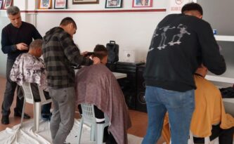 Engelli Vatandaşlar Ücretsiz Tıraş Oldu