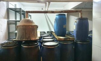 Bağ Evinde Kaçak İçki Ele Geçirildi