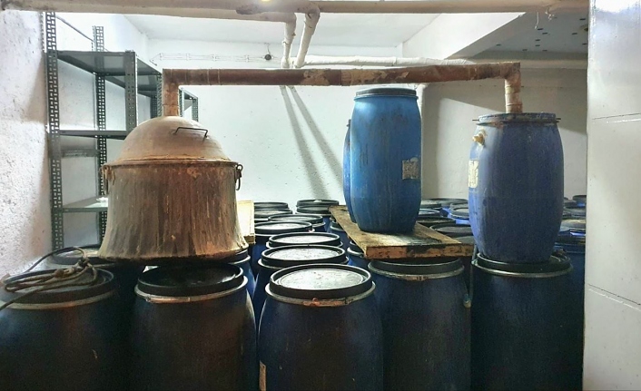 Bağ Evinde Kaçak İçki Ele Geçirildi