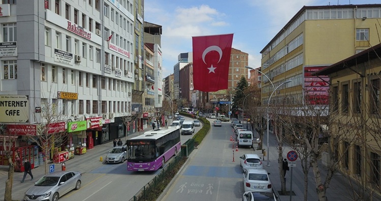 Gazi Caddesi Araç Parkına Kapatılacak