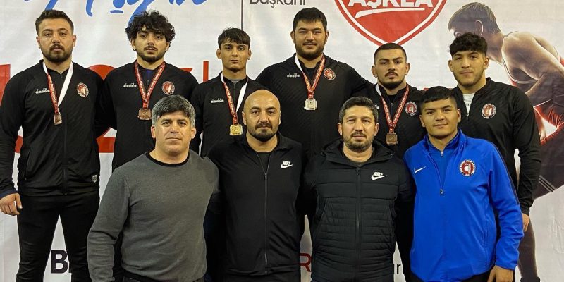 Çorumlu Güreşçiler 4 Sıklette Madalya Aldı