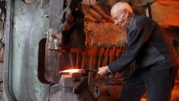 83 Yaşındaki Usta 71 Yıldır Çekici Elinden Bırakmıyor
