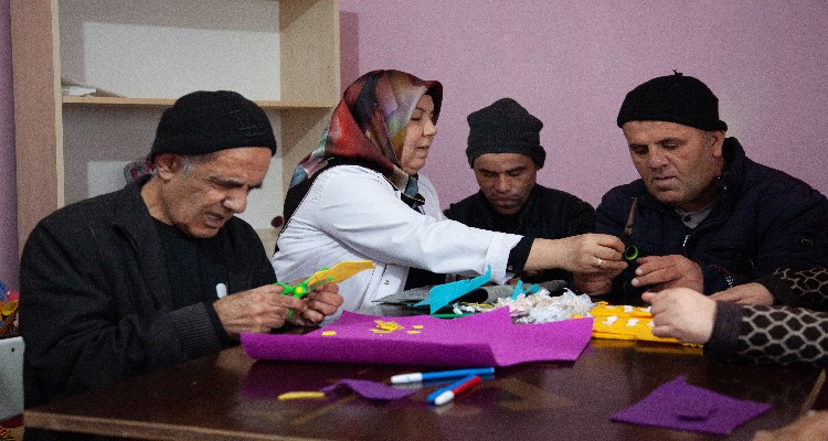 Engelliler, El İşi Kursuyla Sosyalleşiyor