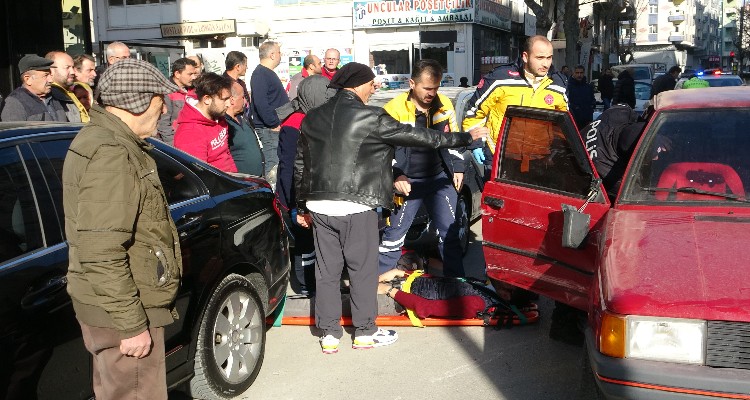 Çorum’da İki Otomobil Çarpıştı; 1 Kişi Yaralandı