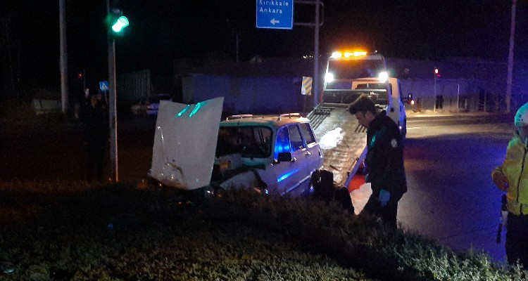 İki Otomobil Çarpıştı: 1’i Ağır 2 Kişi Yaralı