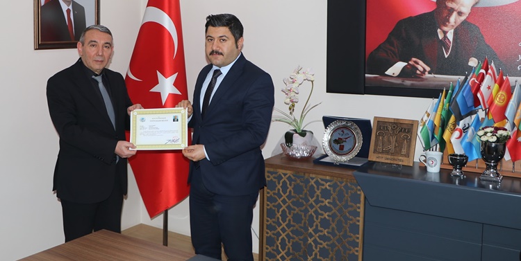 Bayat Özel İdare Müdürü Semerci’ye Başarı Belgesi