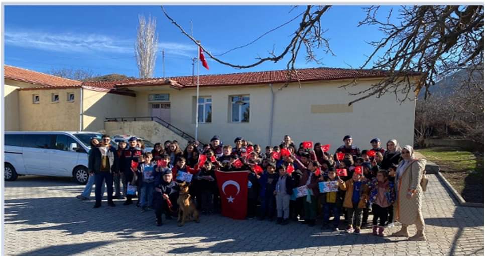 Jandarmadan Öğrencilere Eğitim