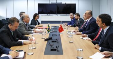 Ceylan Brezilya’da Bakanlarla Görüştü