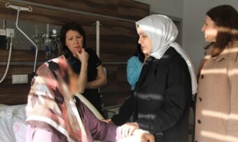 Çiftçi’den Depremzedelere Moral Ziyareti