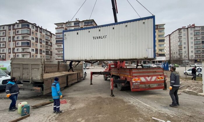 Belediye Çadır ve Seyyar Tuvalet Gönderiyor