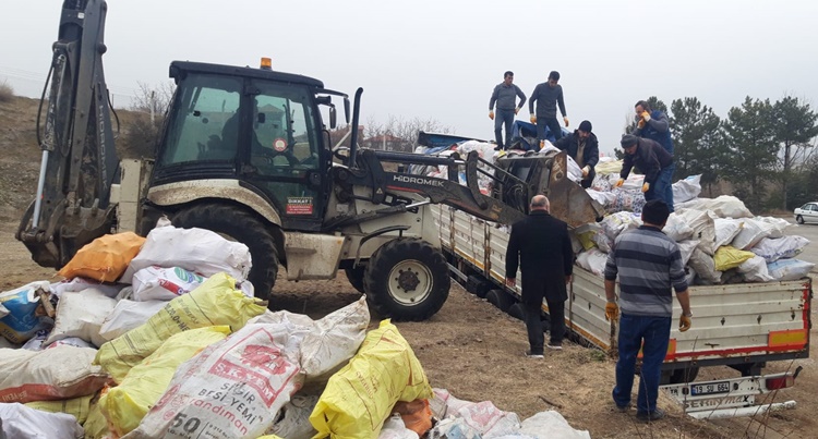 Sungurlu’dan, Bir Tır Yardım Malzemesi Gönderildi
