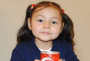 Minik Elif Naz, Kumbarasını Depremzedelere Bağışladı