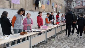 İlkokulda Depremzedeler İçin Kermes Düzenlendi