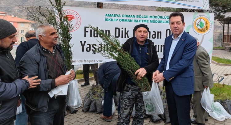 Oğuzlar’da Fidan Dağıtımı Gerçekleşti