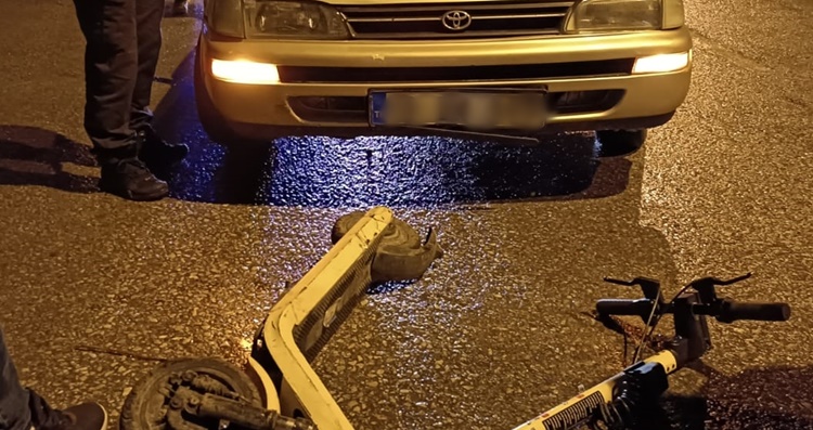 Otomobille Çarpışan Skuter Sürücüsü Ağır Yaralandı