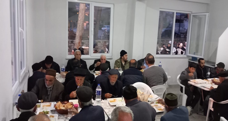 Narlı Köyü’nde Vatandaşlar İftarı Hep Birlikte Yaptı
