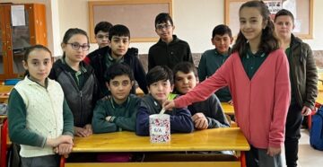 Depremzedeler İçin Harçlıklarını Biriktiriyorlar