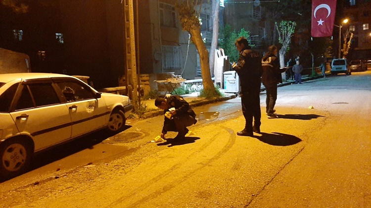 Trafikte Çıkan Kavgada Silahla Vurularak Yaralandı