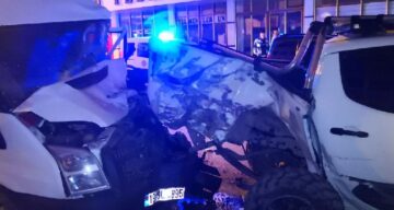 Park Halindeki 6 Araca Çarptı ve Kaçtı