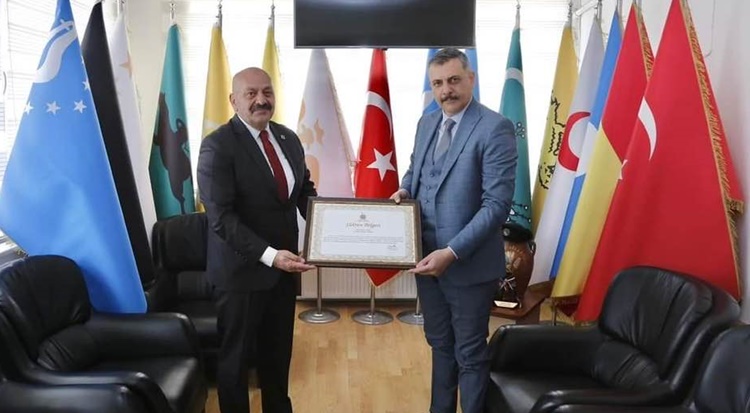 Vali Çiftçi’den, Başkan İsbir’e Şükran Belgesi