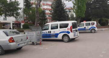 Bir Kişi Bıçakla, Bir Kişi de Sopayla Yaralandı