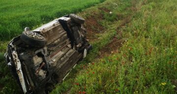 Otomobilin Su Kanalına Devrildi :1 ölü, 4 Yaralı