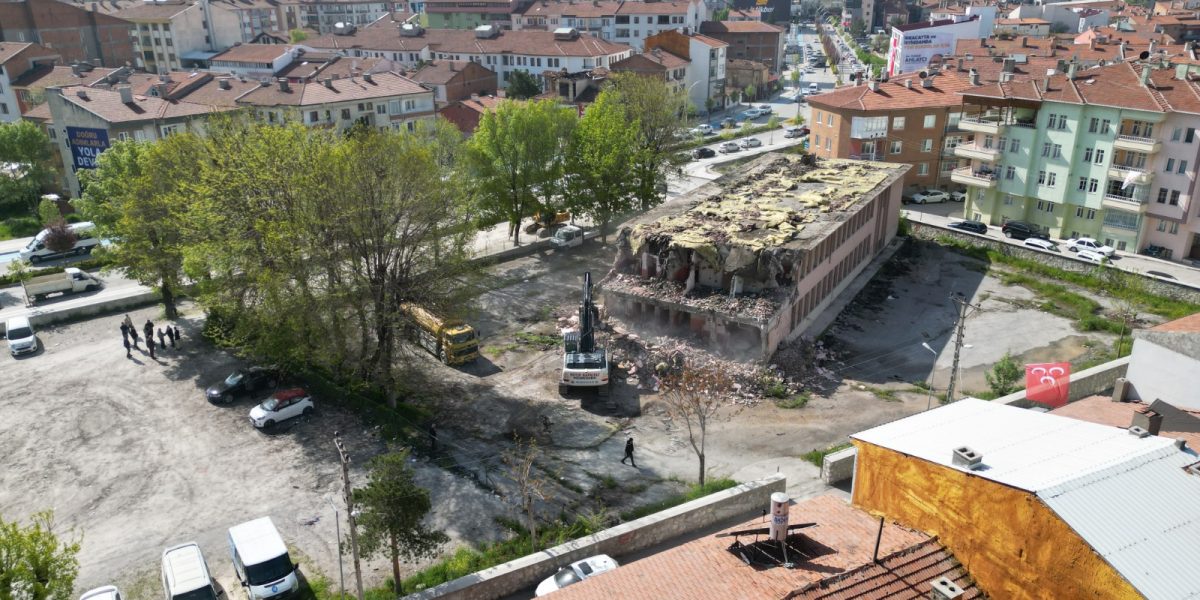Eski Kız İmam Hatip Lisesi Binası Yıkıldı