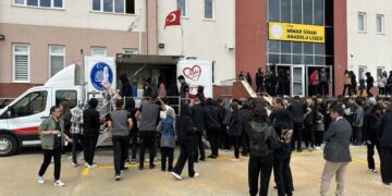 Belediyeden Öğrencilere Limonata İkramı