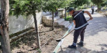 Mezarlıklar Bayrama Hazırlanıyor