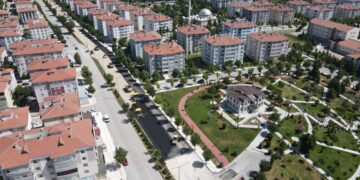 Yenilenen Bişkek Caddesi Asfaltla Buluştu