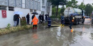 Sağanak Yağmurda Belediye Ekipleri Görev Başındaydı