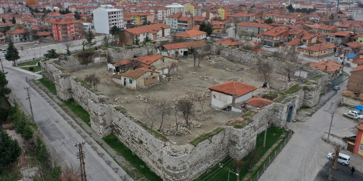 Belediye, 1100 Yıllık Tarihi Kale’yi Restore Ediyor