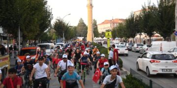 Belediye Bisikletle Şehir Turu Düzenliyor