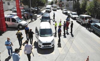 Polis Okul Önlerinde Uygulama Yaptı