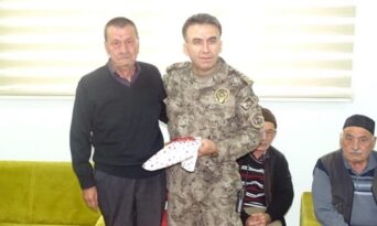 Emniyet Müdürü Yaşlıların Gönlünü Aldı