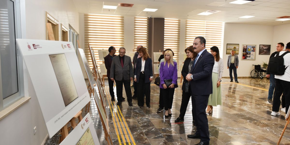 Belgelerle Cumhuriyet’in Kuruluşu ve Gelişimi Fotoğraf Sergisi Açıldı
