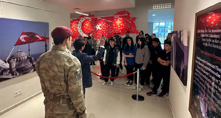 Gençler, Şehit Emanetleriyle Buluştu