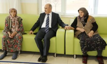 Vali Dağlı Huzurevini Ziyaret Etti