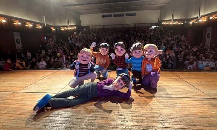 Rafadan Tayfa Miniklerle Buluştu