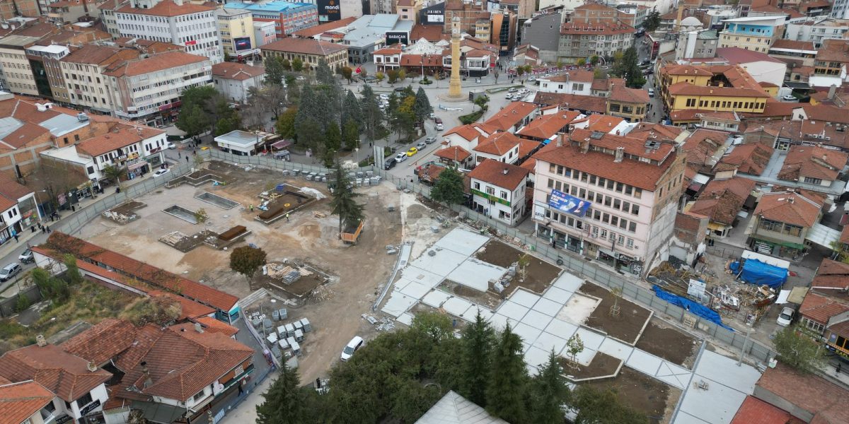 Tarihi Çorum Meydanı Şekilleniyor