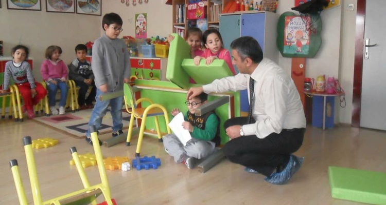 Okullarda Çocuklar Asansör Kazaları İçin Uyarıldı