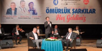 “Hikâyeleriyle Bir Ömürlük Şarkılar” Mest Etti