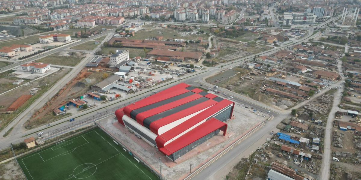 Yeni Spor Salonu Hizmete Giriyor