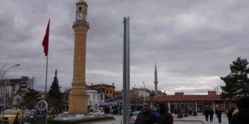 Trafik Lambaları Devre Dışı Bırakıldı, Kasis Kaldırıldı