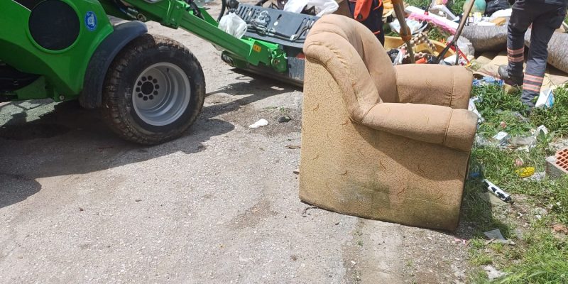 Evden 5 Kamyon Çöp Çıktı