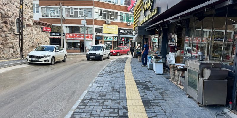 Belediye, Taşhan Caddesi’nin Kaldırımlarını Yeniledi